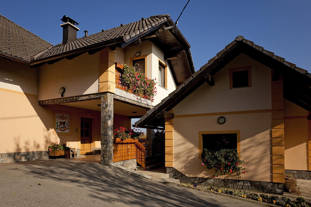 Tourist Farm Skrbina Διαμέρισμα Otočec Εξωτερικό φωτογραφία